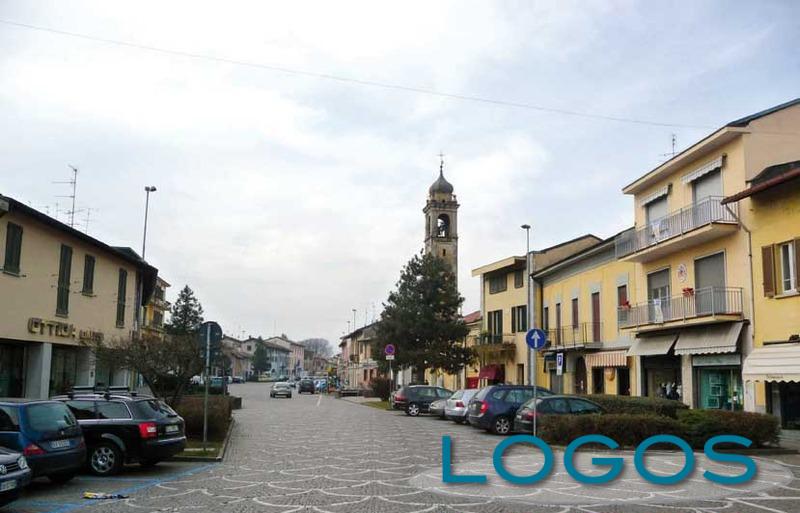 Castano Primo - La piazza Mazzini Castano Primo - La piazza Mazzini