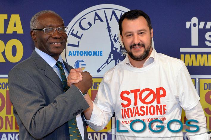 Attualità - Toni Iwobi con Matteo Salvini (Foto internet)
