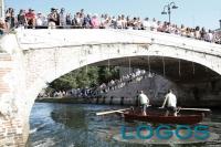 Bernate Ticino - La storica regata sul Naviglio (Foto d'archivio)