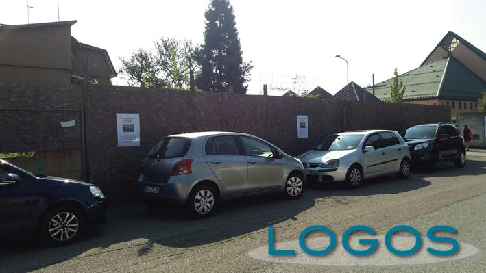 Magenta - La via Cadorna: comparsi alcuni volantini contro il degrado