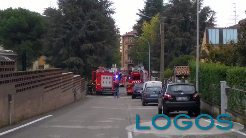 Turbigo - Diversi mezzi di soccorso in via Donizetti Turbigo - Diversi mezzi di soccorso in via Donizetti
