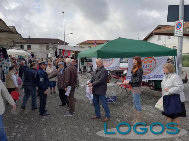 Castano Primo - L'Amministrazione in piazza Mercato 