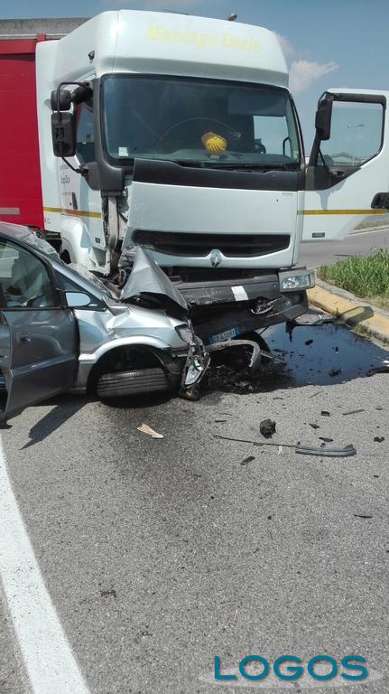 Castano Primo - Incidente in via per Turbigo Castano Primo - Incidente in via per Turbigo