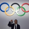 Milano - Il Sindaco Beppe Sala con i cinque cerchi olimpici