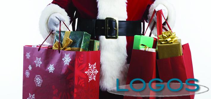 Commercio - Scatta la 'caccia' ai regali (Foto internet)