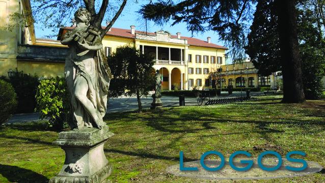 Castano Primo - La Villa Rusconi (Foto internet) Castano Primo - La Villa Rusconi (Foto internet)