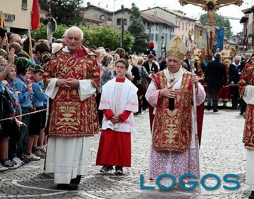 Cuggiono - Il diacono Giovanni Visconti a una celebrazione con il Card. Tettamanzi Cuggiono - Il diacono Giovanni Visconti a una celebrazione con il Card. Tettamanzi