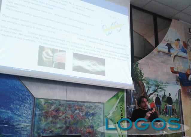 Castano Primo - Marcello Fanti durante l'incontro all'istituto superiore Torno 