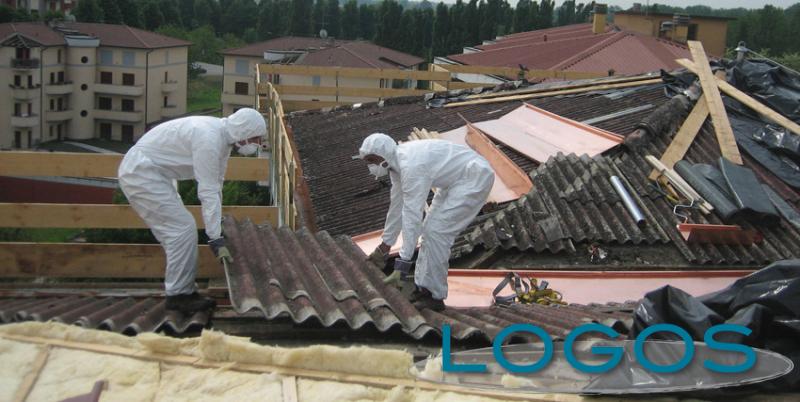 Attualità - La bonifica dell'amianto (Foto internet)