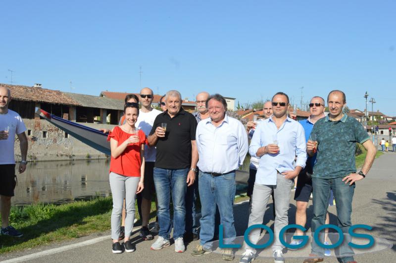 Bernate Ticino - Inaugurata la barca dell'associazione 'Vogatori'