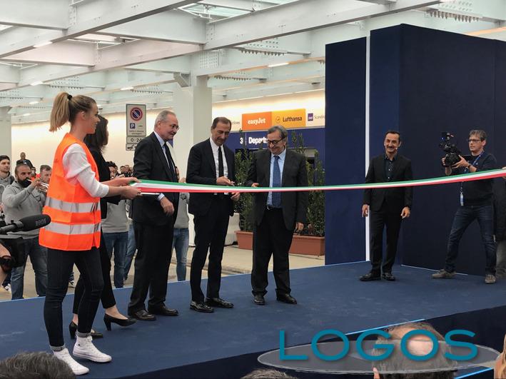 Milano - Il taglio del nastro della nuova facciata dell'aeroporto di Linate 