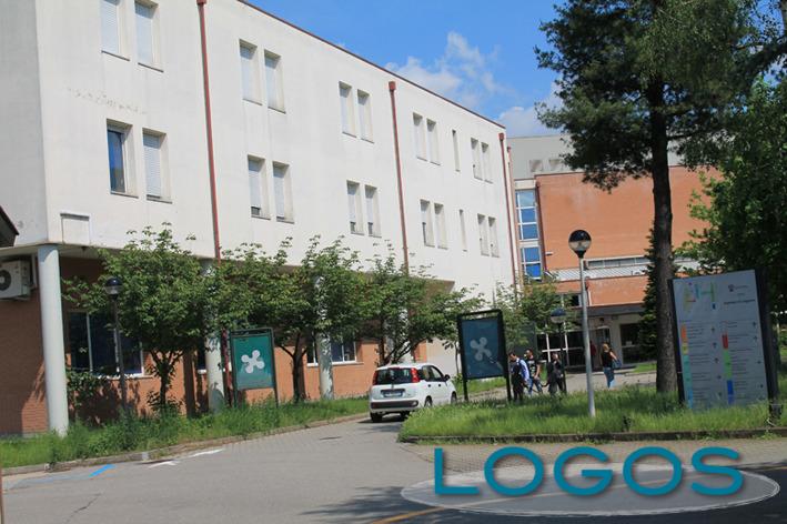Cuggiono - L'ingresso dell'ospedale (Foto d'archivio)