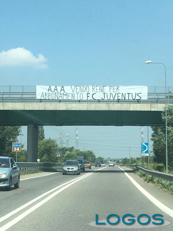 Magenta - Striscione contro rincari abbonamento Juventus