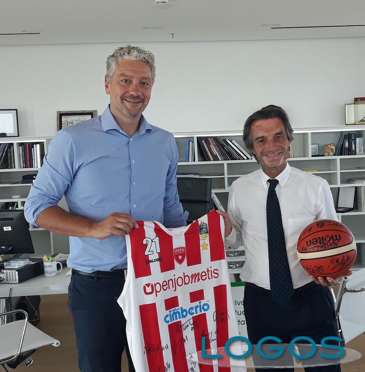 Sport - Il presidente Attilio Fontana con il direttore generale della Pallacanestro Varese, Andrea Conti