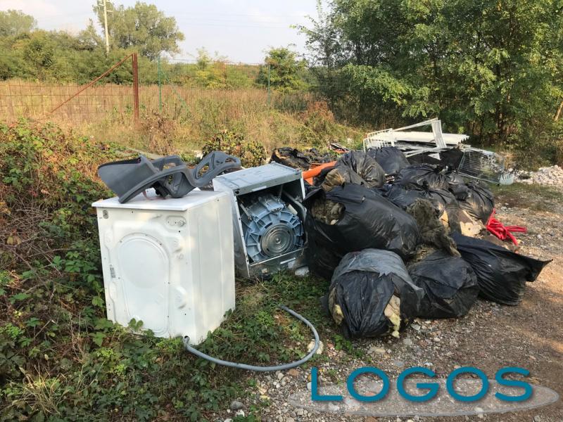 Buscate / Cuggiono - Rifiuti abbandonate nelle campagne del territorio 