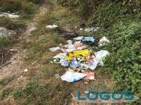 Buscate / Cuggiono - Rifiuti abbandonati nelle campagne del territorio.2