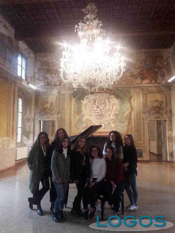 Scuola / Castano - Studenti del Torno guide turistiche in Villa Rusconi 