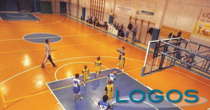 Castano Primo - Una partita di basket nella palestra comunale di via Giolitti (Foto d'archivio)