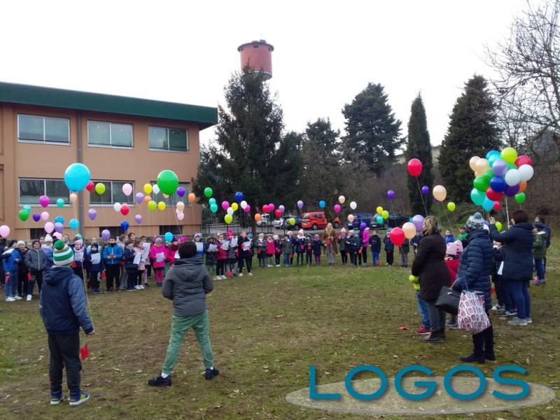 Bernate Ticino - Lancio di palloncini per gli auguri 2018