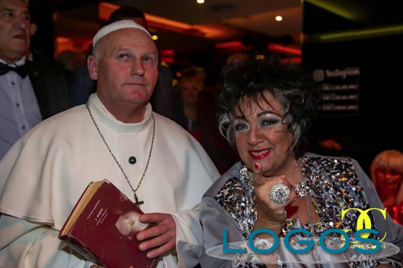 Storie - Miranda Liz Taylor con il sosia di Papa Giovanni Paolo II