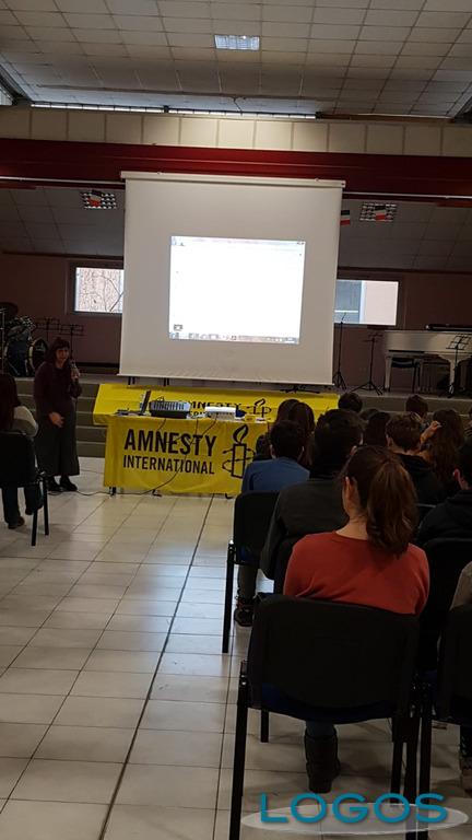 Magenta - Amnesty International incontra gli alunni 