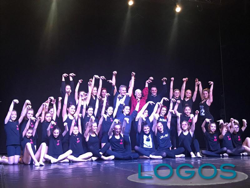 Castano Primo - Brian Bullard con le allieve di 'Tersicore' Castano Primo - Brian Bullard con le allieve di 'Tersicore'