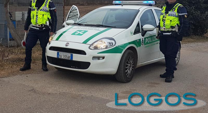 Castano Primo - Gli agenti della Polizia locale durante un servizio sul territorio 