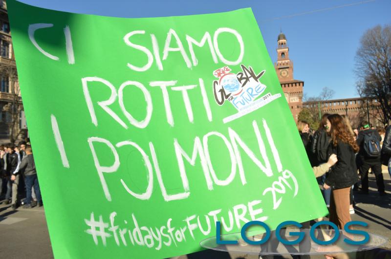 Milano - Manifestazione per il clima del 14 marzo, "ci siamo rotti i polmoni"