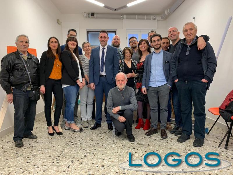 Castano Primo - Il sindaco uscente Giuseppe Pignatiello (al centro) con alcuni componenti della sua squadra (Foto di Franco Gual