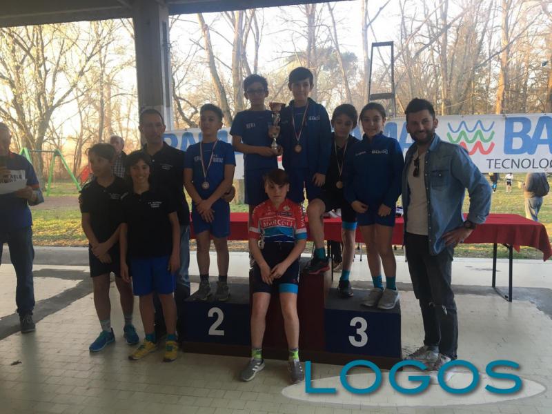 Sport - Un grupetto di giovani partecipanti con il consigliere Cavaiani Sport - Un grupetto di giovani partecipanti con il consigliere Cavaiani