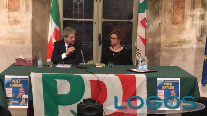 Castano Primo - L'onorevole Paolo Gentiloni durante l'incontro 