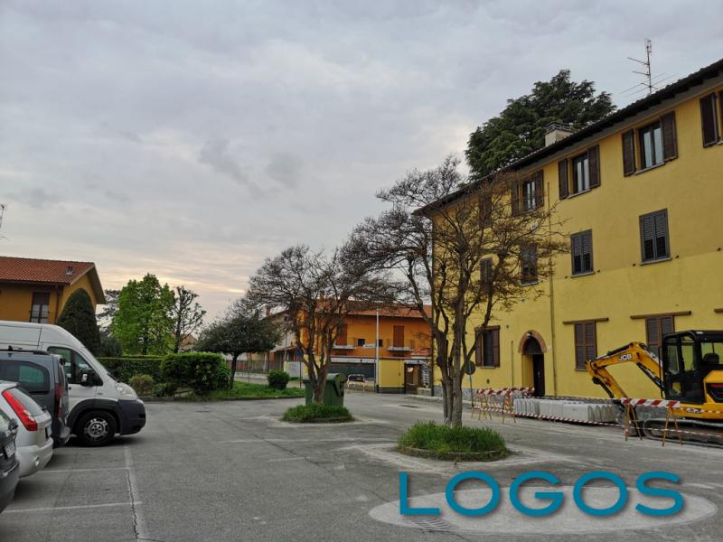 Cuggiono - Largo F.lli Borghi, con gli alberi, prima dei lavori