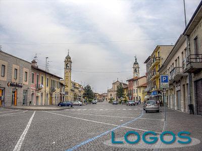 Castano Primo - La piazza Mazzini Castano Primo - La piazza Mazzini