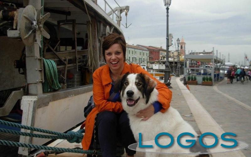 Storie - Simona con il suo amico 'a quattro zampe' (Foto internet) Storie - Simona con il suo amico 'a quattro zampe' (Foto internet)