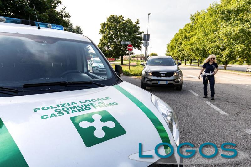 Castano Primo - La Polizia locale durante un posto di controllo 