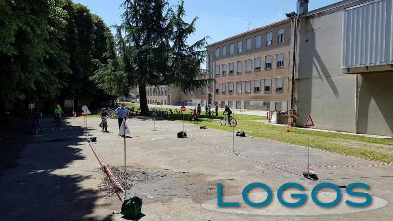 Turbigo - Un momento della prova alle scuole Elementari 