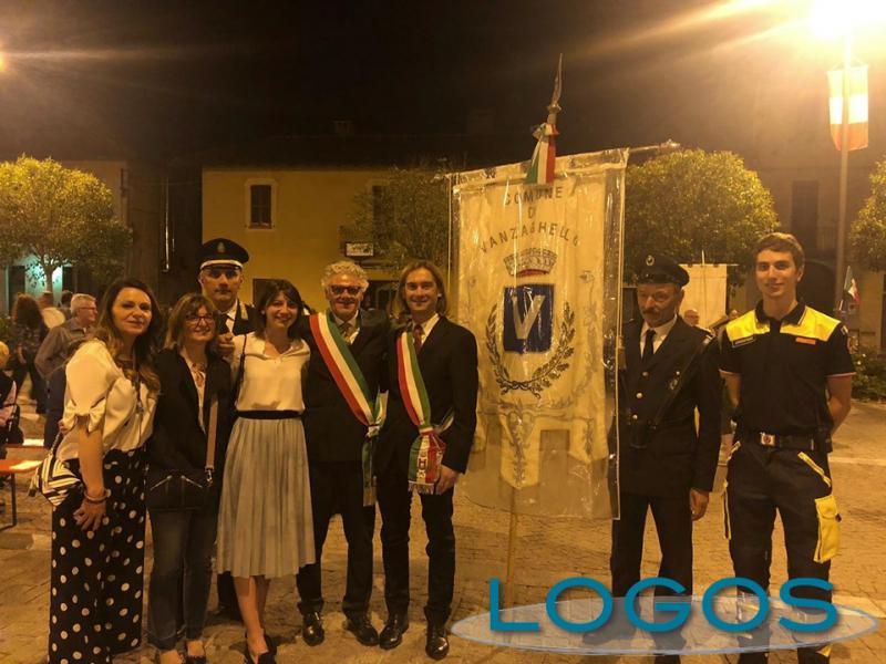 Vanzaghello - Il sindaco Arconte Gatti con alcuni componenti della sua squadra a Turbigo per la Festa della Repubblica 