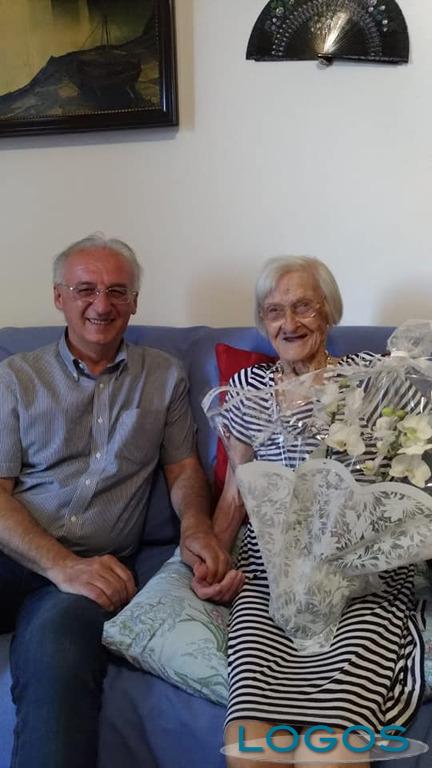 Robecchetto - Il sindaco con Cécile: 106 anni 