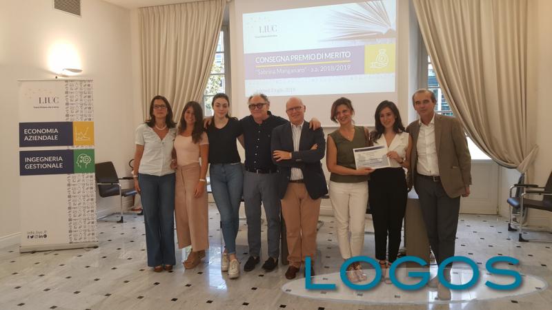 Scuola - La consegna del premio di merito 