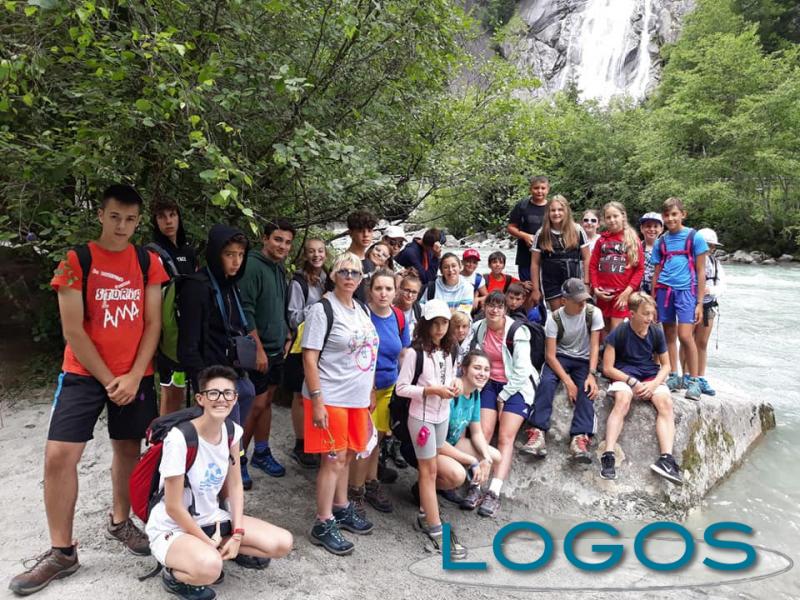 Bernate Ticino - Ragazzi e animatori a Carisolo 