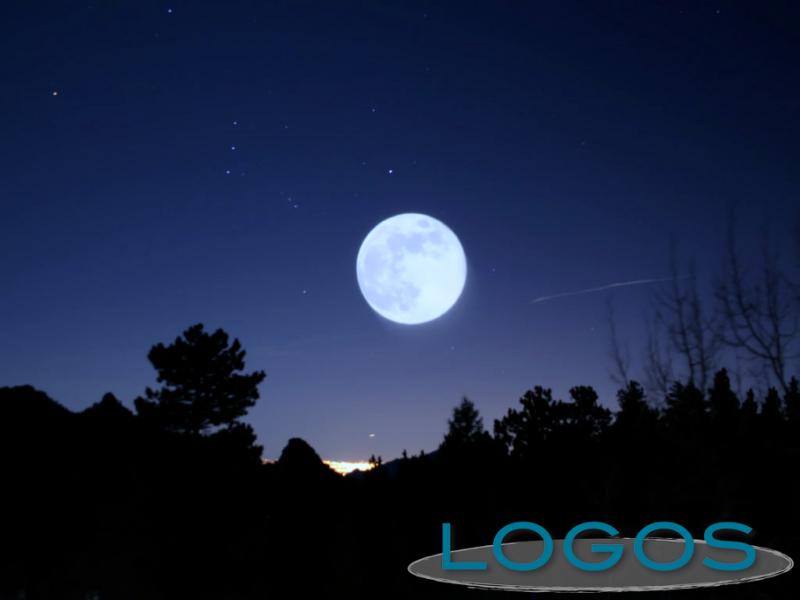 Eventi - Passeggiata notturna (Foto internet) Eventi - Passeggiata notturna (Foto internet)