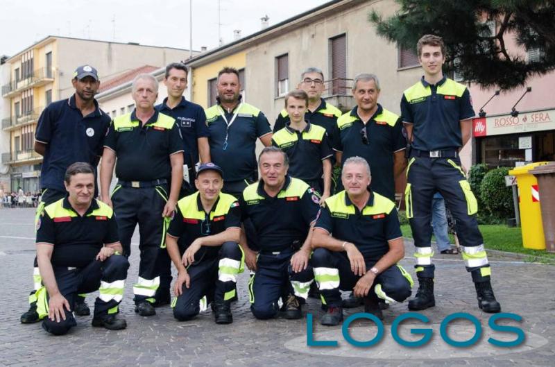 Castano Primo - Rodolfo Marmo con alcuni volontari della Protezione civile Castano Primo - Rodolfo Marmo con alcuni volontari della Protezione civile