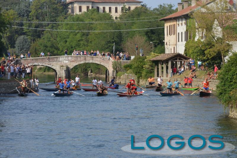 Bernate Ticino - La storica regata (Foto d'archivio)