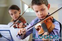 Musica - Bambini al violino (da internet)
