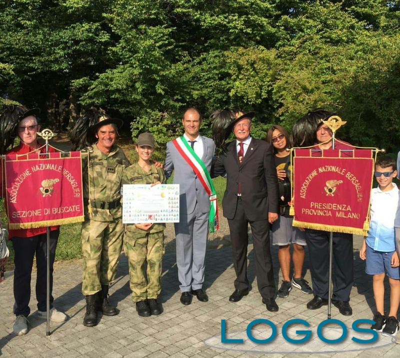 Buscate - Studentessa con le 'stellette' 