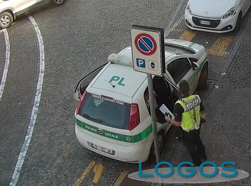 Castano - La Polizia locale durante un servizio 