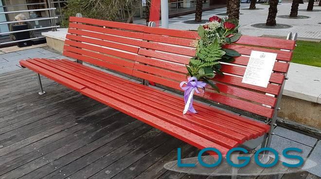 Sociale - 'Panchine Rosse' (Foto internet)