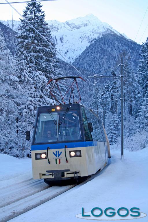 Attualità - A causa della neve caduta in nottata, ferma la Vigezzina
