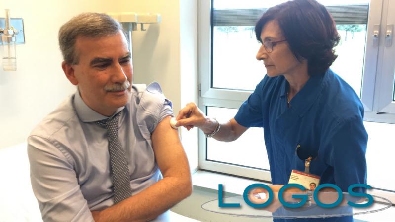 Legnano - Il direttore dell'ASST Oves Milanese si vaccina