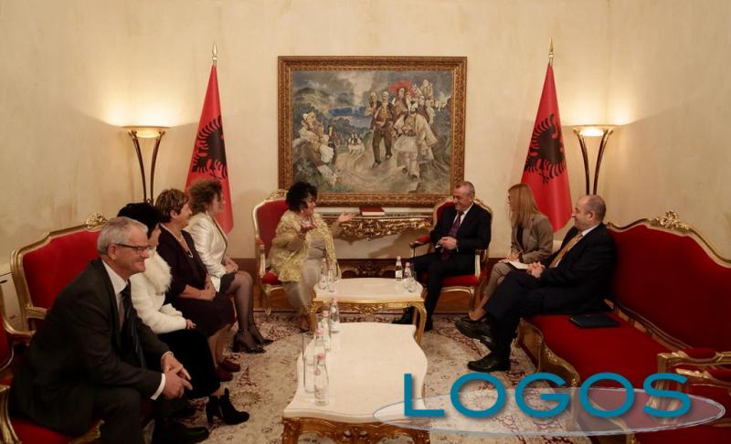 Attualità - Miranda Liz durante uno dei suoi incontri in Albania Attualità - Miranda Liz durante uno dei suoi incontri in Albania